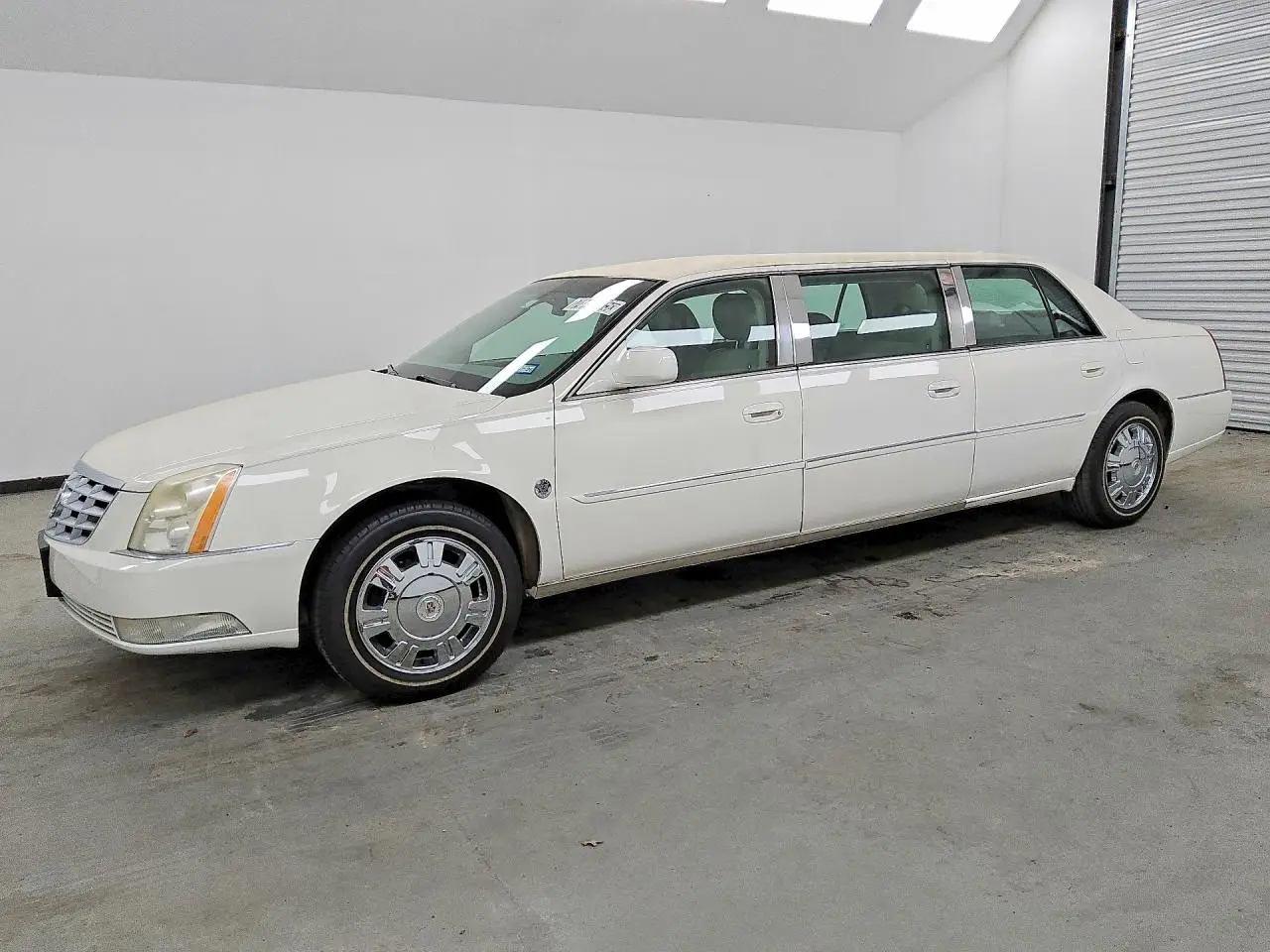 CADILLAC PROFESSIONAL CHASSIS 2011. Lot# 74460975. VIN 1GE8K9C69BU550379. Photo 1