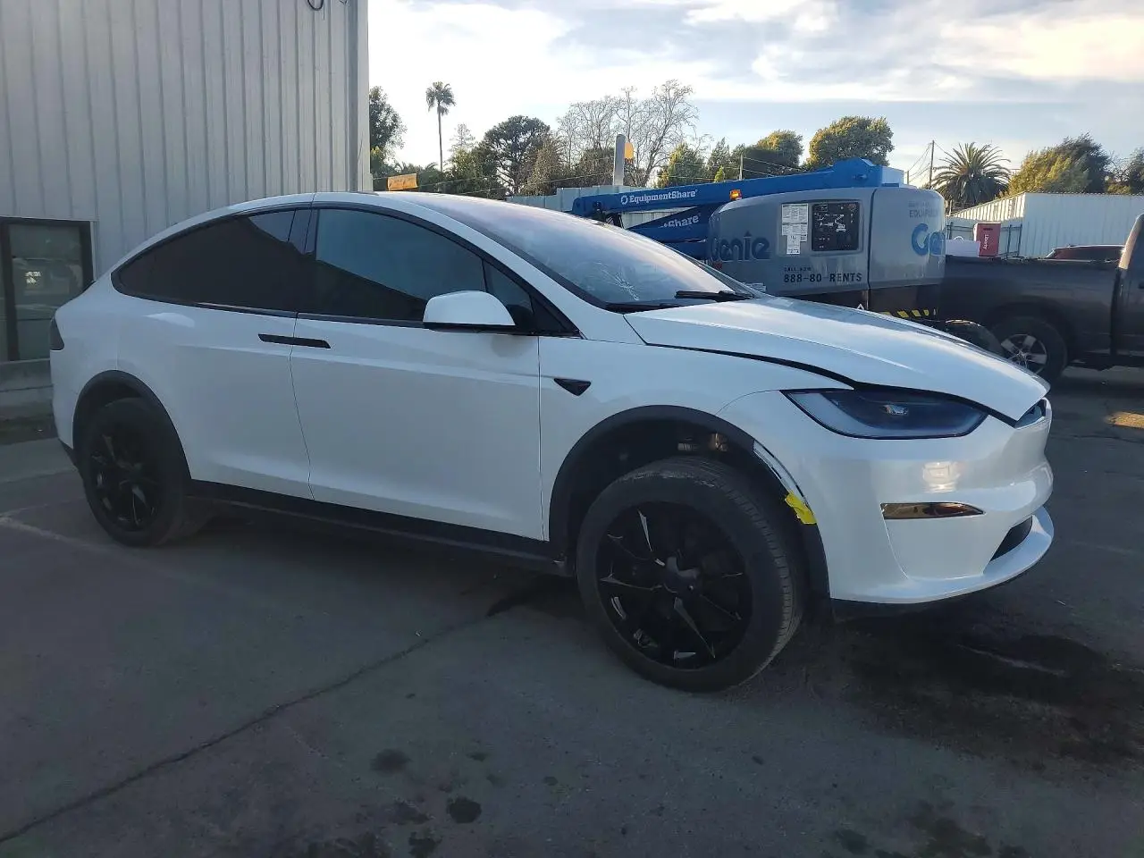 7SAXCBE55RF438648 TESLA MODEL X 2024 WHITE Photo 4