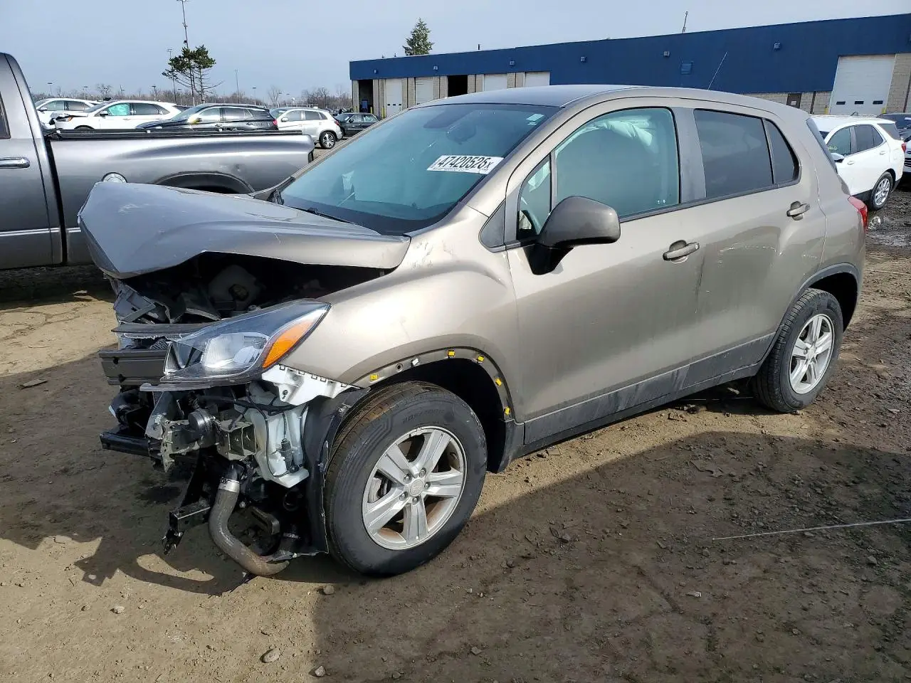 CHEVROLET TRAX 2021. Lot# 47420526. VIN KL7CJNSB2MB355880. Photo 1